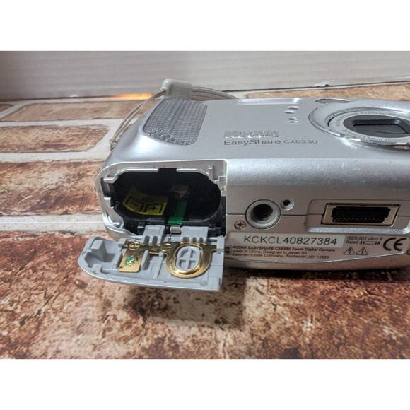 Kodak EasyShare CX6330 3.1MP Digital Camera - FOR PARTS - Does Not Power On - Picture 6 of 7